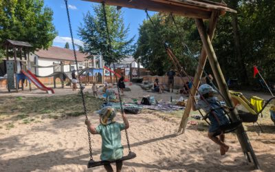 Spielplatz-Hopping bringt Familien mit Kleinkindern zusammen